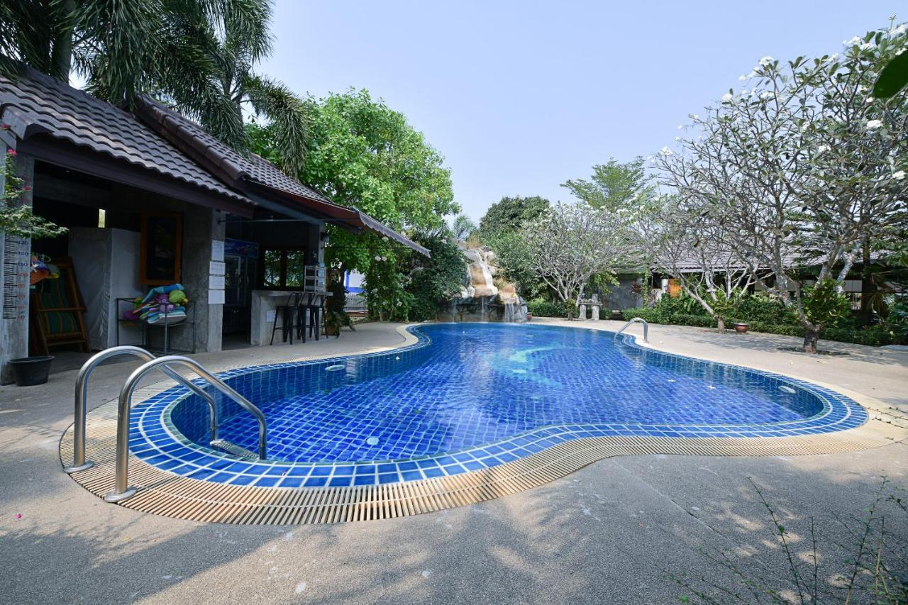 Oyo 536 Reuan Kanthima Ban Laem Chabang Ngoại thất bức ảnh