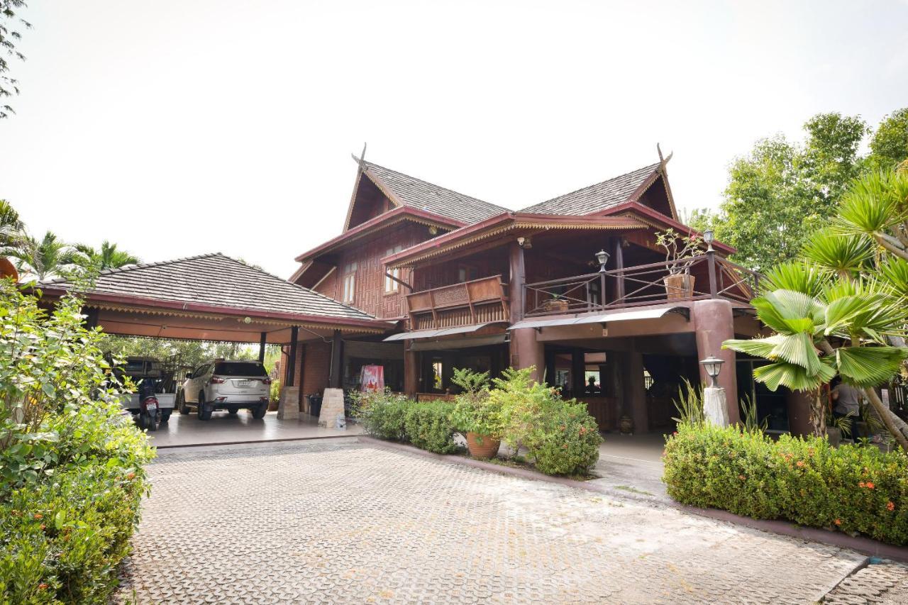 Oyo 536 Reuan Kanthima Ban Laem Chabang Ngoại thất bức ảnh